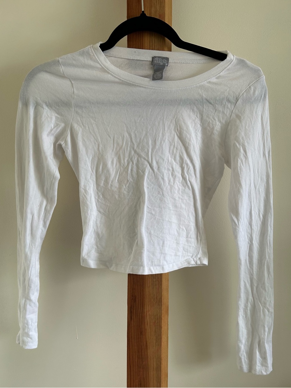Tilly's Women's White Long-Sleeve Scoop Neck Top